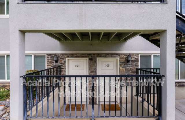 656 West Meadow Drive Gallery 4