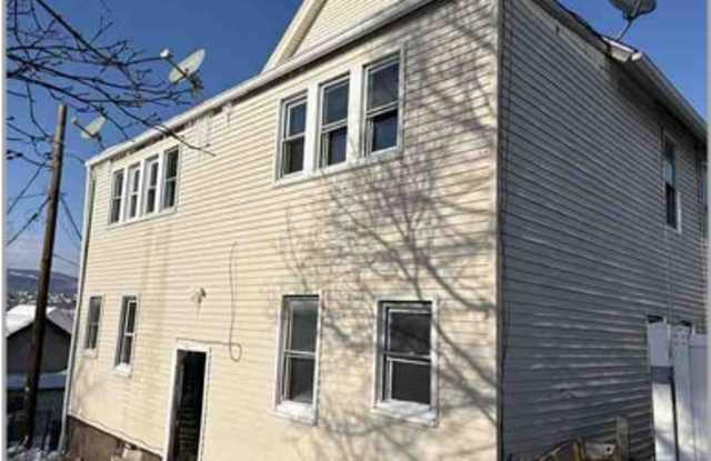 622 Alder Street - R-1Back house photos photos