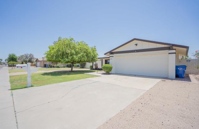2429 E DAHLIA DR photos photos