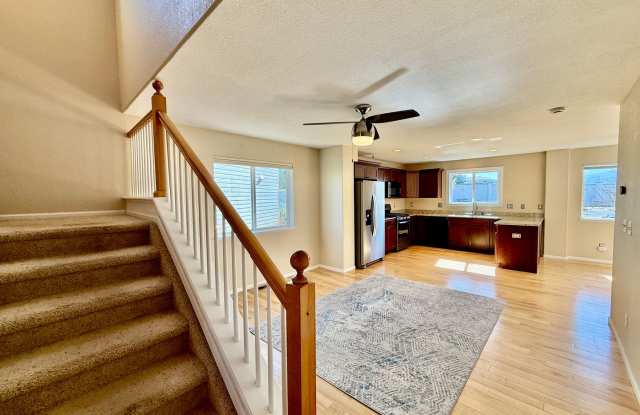 Spacious 3-Bed Home with Mountain Views Near Voyager & Interquest Gallery 3