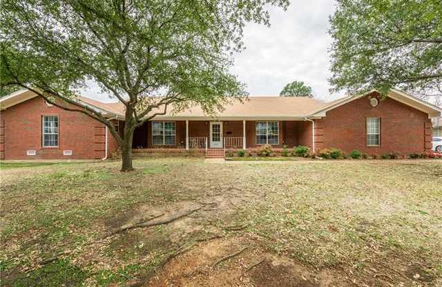 2207 Houston Place Gallery 2
