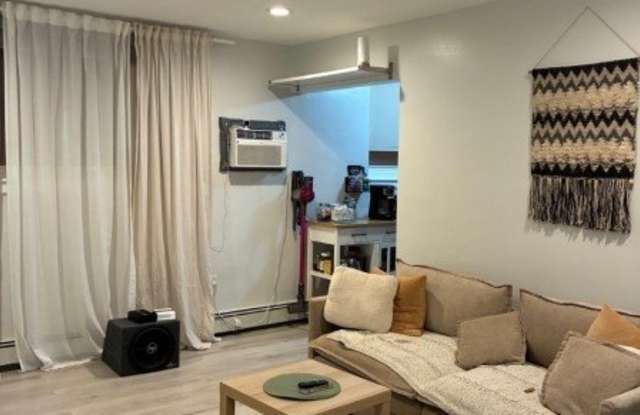 826 West Grand st. photos photos