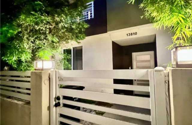 13810 Cordary Avenue Gallery 2