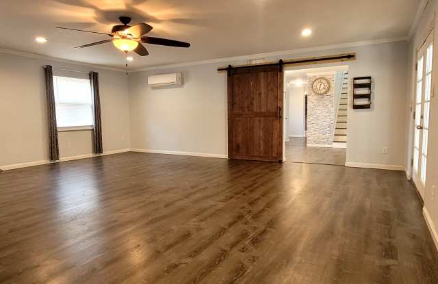 6 Tudor Ct. Gallery 2