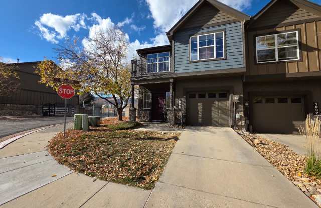 Stunning 3 Bed 3 Bath Townhouse Located Near Garden of the Gods!! - 1098 Wisdom Heights, Colorado Springs, CO 80907