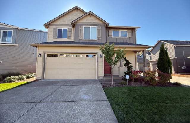 Updated 4 Bedroom Home with Stunning Private Backyard - 2923 South Ivy Street, Washington County, OR 97113
