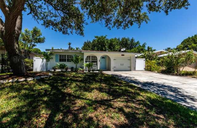1767 MASSACHUSETTS AVENUE NE - 1767 Massachusetts Avenue Northeast, St. Petersburg, FL 33703