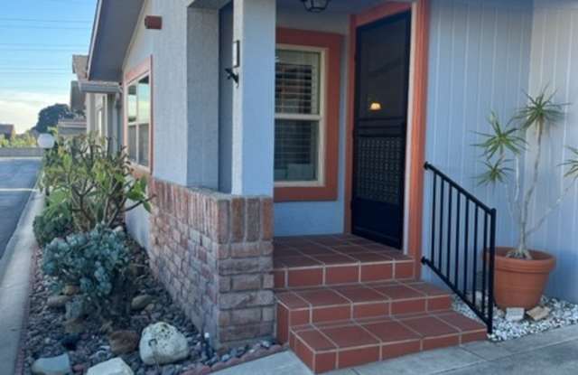 1220 Johnson Dr #4 Gallery 3