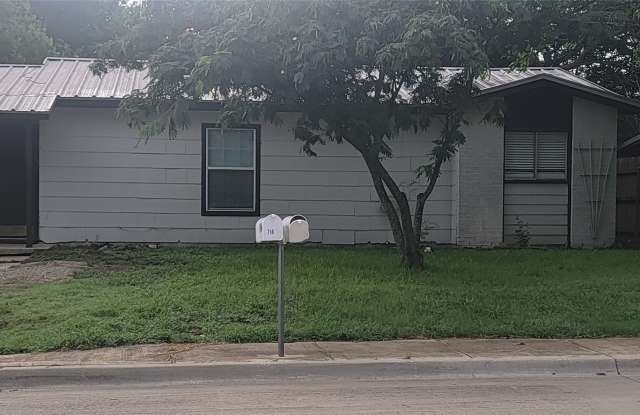 716 N Cummings Drive Gallery 1