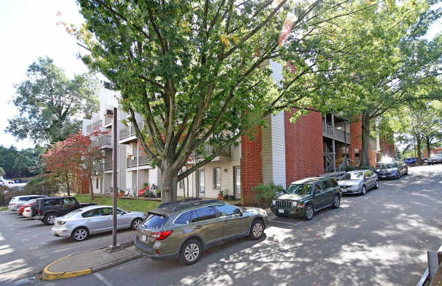 2027-2028 Student Housing - Walk to UVA & The Corner! Gallery 1