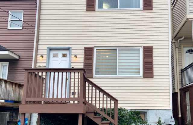 Modern 2 Bed/2 Bath in South Side Slopes- Available July 1st photos photos