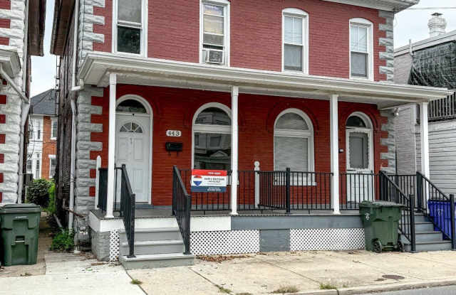 443 N MULBERRY Street Gallery 2
