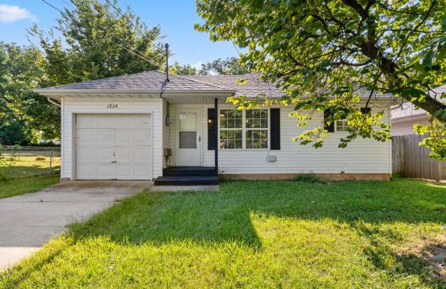 Updated 3 bed/1 bath home! With a 1 car garage! - 1324 North Forest Avenue, Springfield, MO 65802