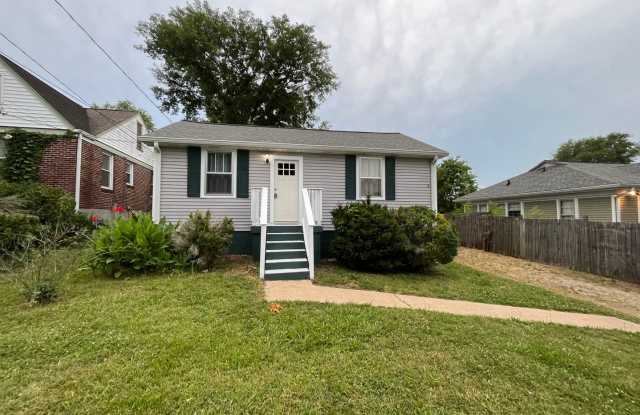Cozy Cottage in West Nashville, Walk to Charlotte Park, Easy Interstate Access, Fenced Yard, Pet Friendly photos photos
