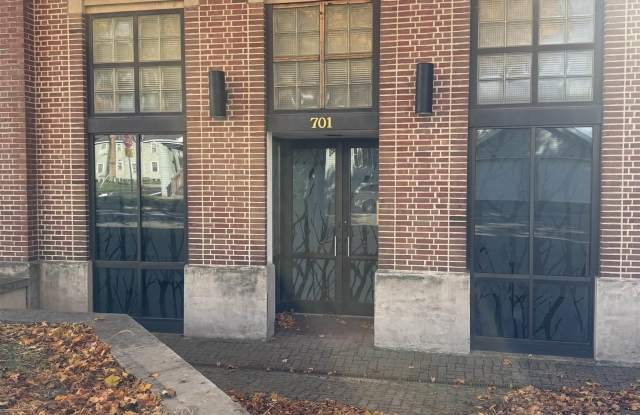 701 Randolph Streets Gallery 1