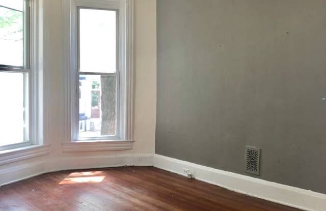 844 W 35th St Gallery 3