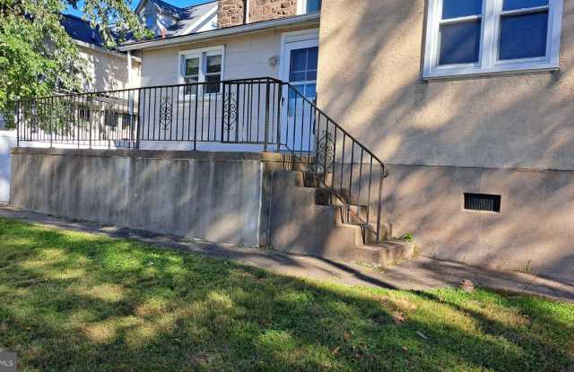 142 MOUNT CARMEL Avenue Gallery 3