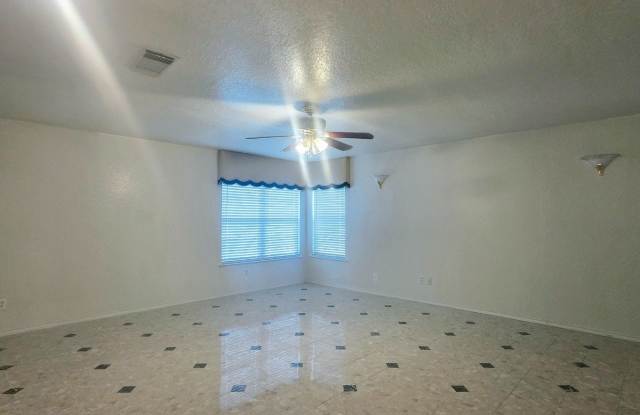 5707 Lovett Oaks Gallery 3