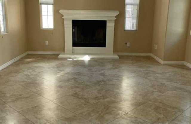 Gorgeous 4 bedroom home for Lease! Gallery 3