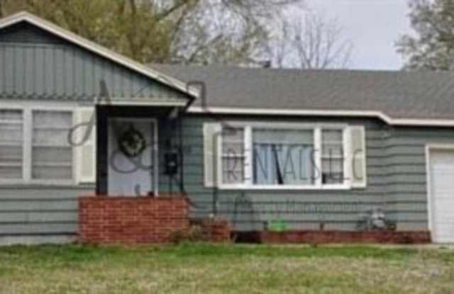 905 East 11th Street photos photos