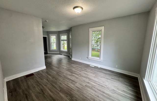 4 bedroom 2 bath house in Rock Island Gallery 3