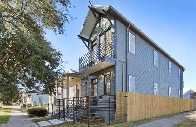 1801 BIENVILLE Street Gallery 2