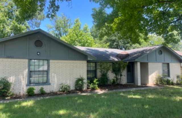 Nice Large One Level/Three Bedroom/Two Bath Home/Split Plan/Oversized 2 Car Side Entry Garage on a Corner Lot photos photos