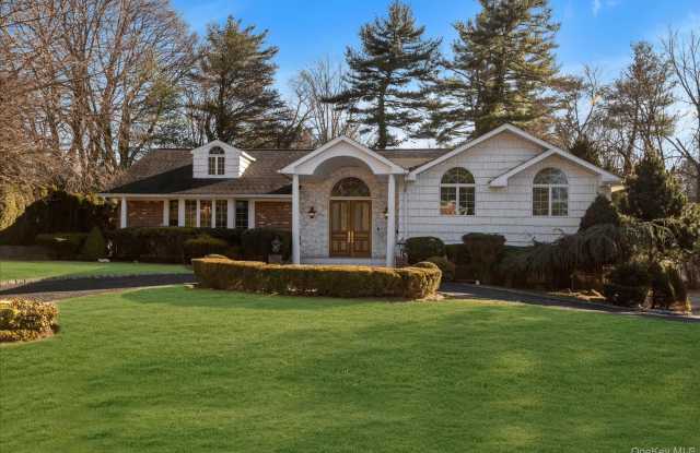 200 Hummingbird Drive Gallery 1