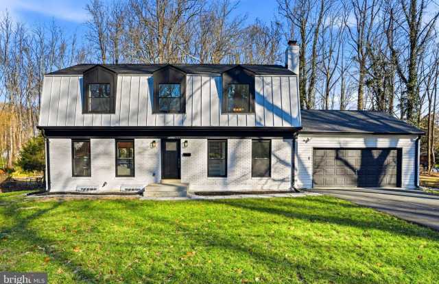 10704 HOWERTON Avenue Gallery 2