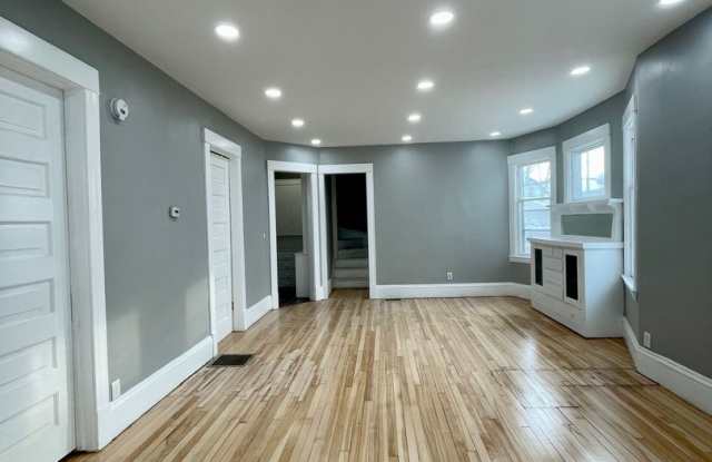 Incredible 4 bedroom 1.5 Bathroom Home in South Minneapolis! photos photos