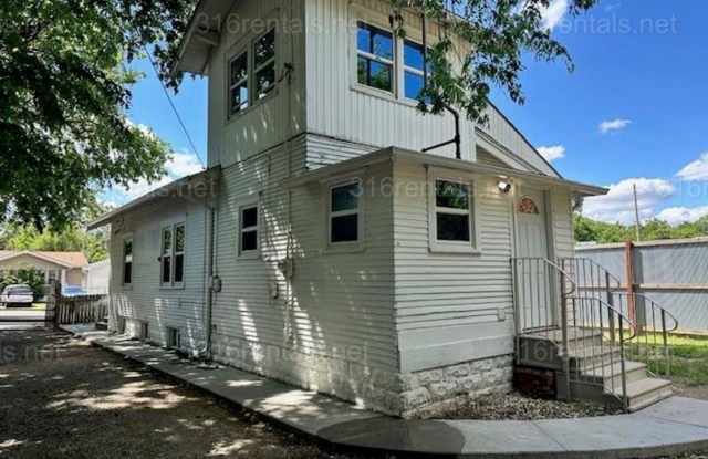$1,295 - 3 bedroom / 1 bathroom - Single Family Home photos photos