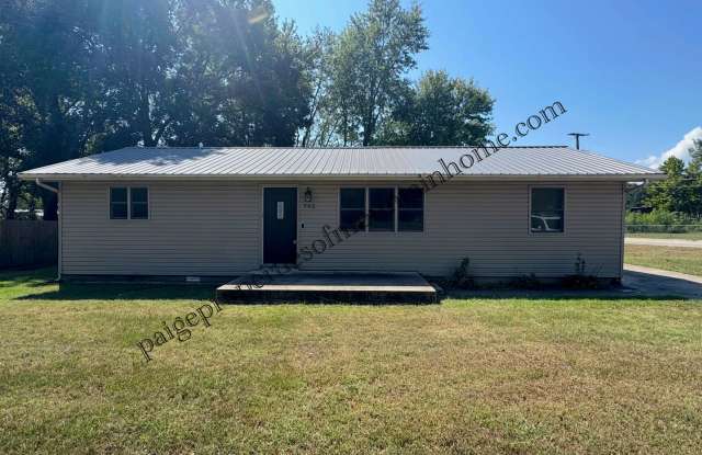 3 bedroom, 2 bath on a Corner Lot Gallery 1