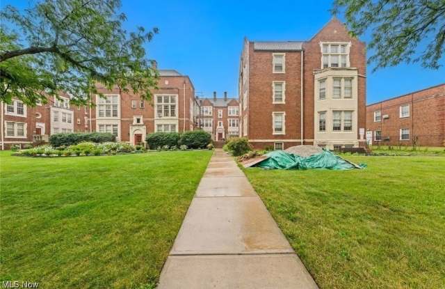 15610 Van Aken Boulevard unit: 5 photos photos