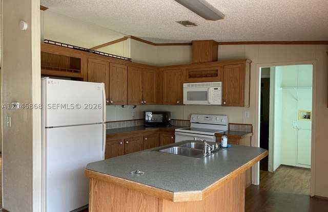11864 Atlantic Cir Gallery 4