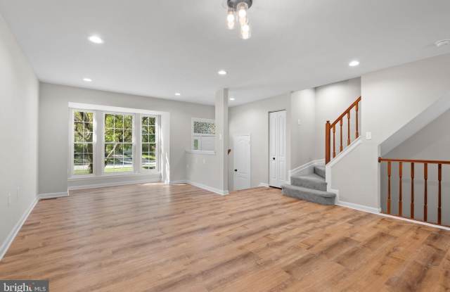 16 KNIGHTS Court Gallery 4