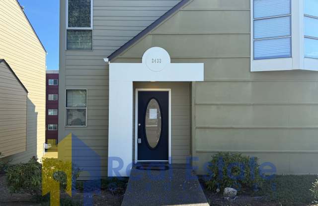 Picture-Perfect Townhome – 2433 S I St, Tacoma, WA 98405 Gallery 1