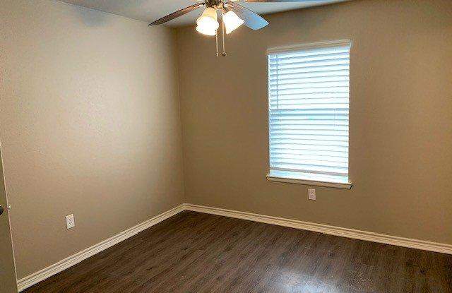1753 East Henderson Rd. Gallery 3