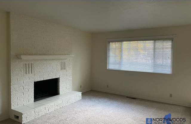 Inviting 3 Bedroom 2 Bath Home in Quiet Neighborhood Gallery 4