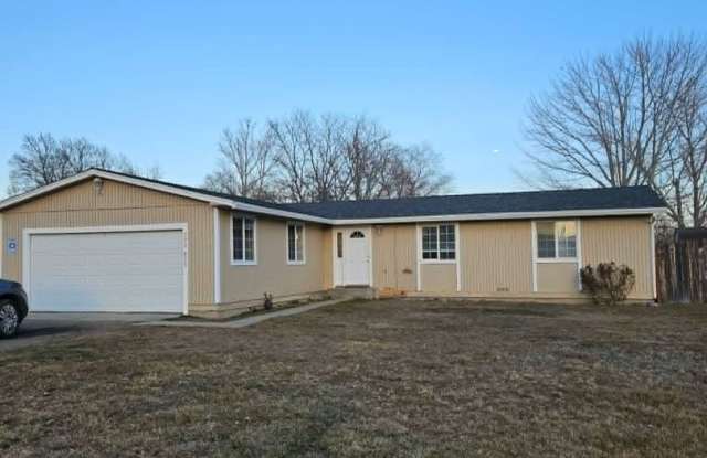 $1800 A MONTH - 3 BEDROOM 2 BATH HOME IN LEAVITT LAKE photos photos