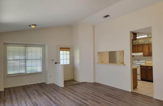 8146 Treetop Ln Gallery 4