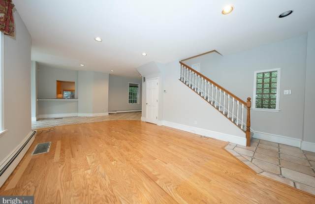 212 ELM Terrace Gallery 4