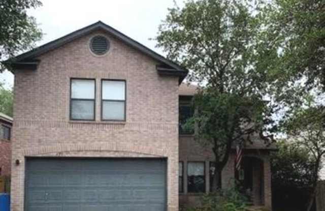 323 CLOVER CRK photos photos