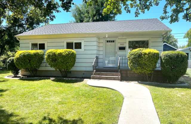 Adorable Three Bedroom Home in Richland! photos photos