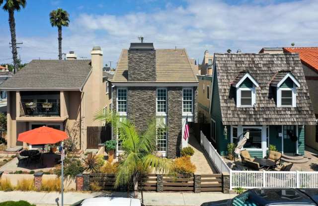 Downtown HB Furnished One-Month to Mid-Term Rental photos photos