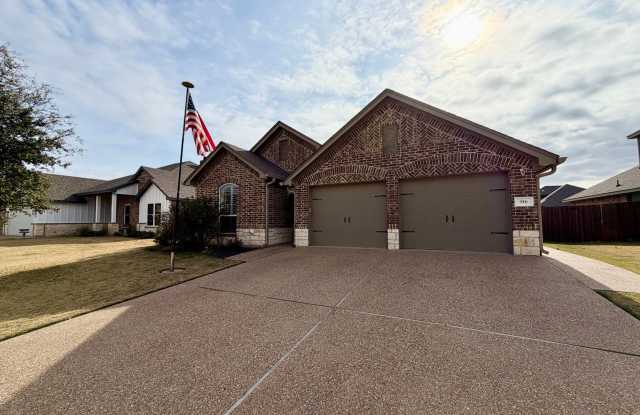 Beautiful 4 Bedroom Rental with Garage  Outdoor Living Space photos photos
