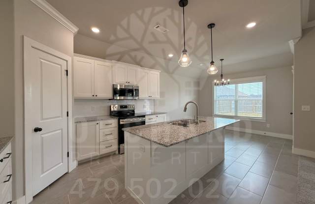 Single Family Home- Beautiful Hickorywood Plan Gallery 4