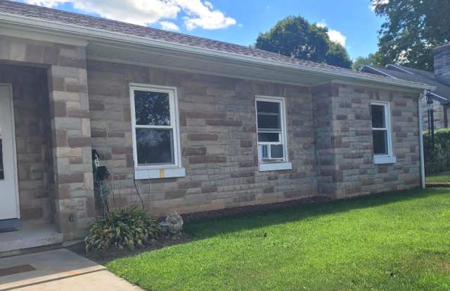 2747 CEDARHURST Road unit: 2 photos photos