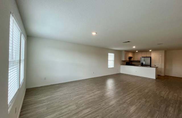 Brand New 3/2 in Voss Farms Gallery 4
