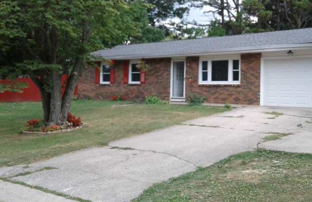 Cozy 3 Bedroom Ranch - Ellettsville Gallery 1