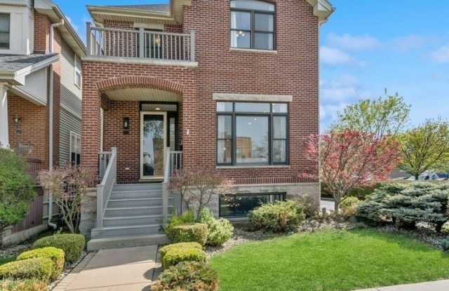 2459 W GRACE Street photos photos